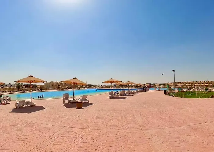 للايجار عائلات فقط مكيف بالكامل قرية بلومار السخنة العين السخنة Family Only Luxury - Fully Air Conditioned - Blumar El Sokhna Chalet *